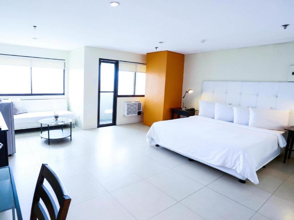 The Victor Hotel Makati City Exterior foto
